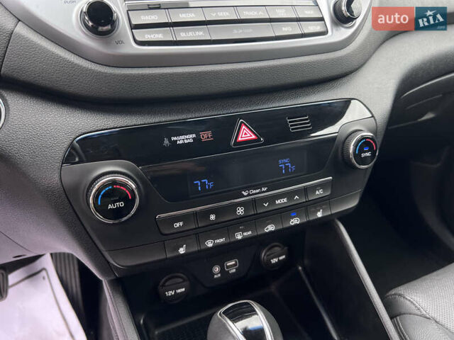 Серый Хендай Туксон, объемом двигателя 1.6 л и пробегом 188 тыс. км за 15990 $, фото 32 на Automoto.ua