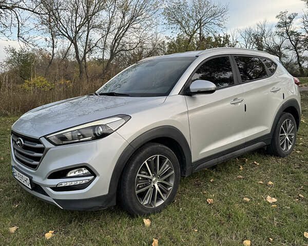 Хендай Туксон 2016 в Кропивницком (Кировограде) на Automoto.ua Серый Хендай Туксон, объемом двигателя 2 л и пробегом 185 тыс. км за 20000 $, фото 9 на Automoto.ua