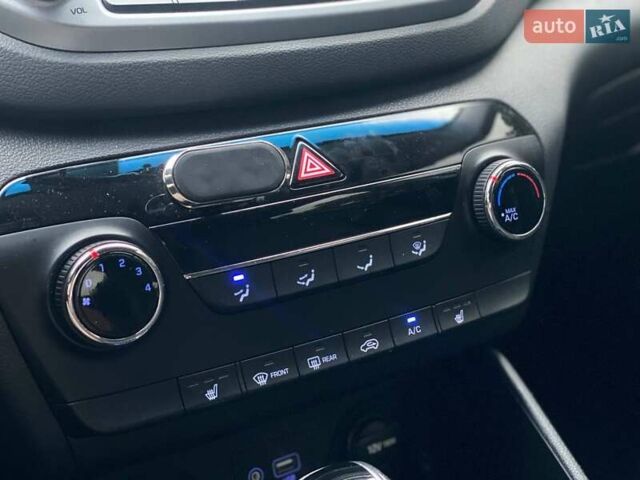 Серый Хендай Туксон, объемом двигателя 1.7 л и пробегом 99 тыс. км за 15490 $, фото 26 на Automoto.ua