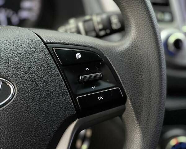 Хендай Туксон 2016 в Киеве на Automoto.ua Серый Хендай Туксон, объемом двигателя 1.7 л и пробегом 134 тыс. км за 15990 $, фото 21 на Automoto.ua
