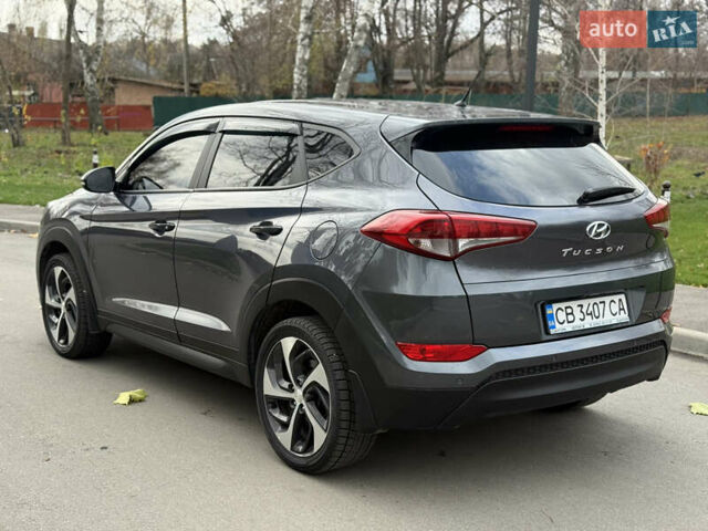 Серый Хендай Туксон, объемом двигателя 2 л и пробегом 195 тыс. км за 15000 $, фото 7 на Automoto.ua