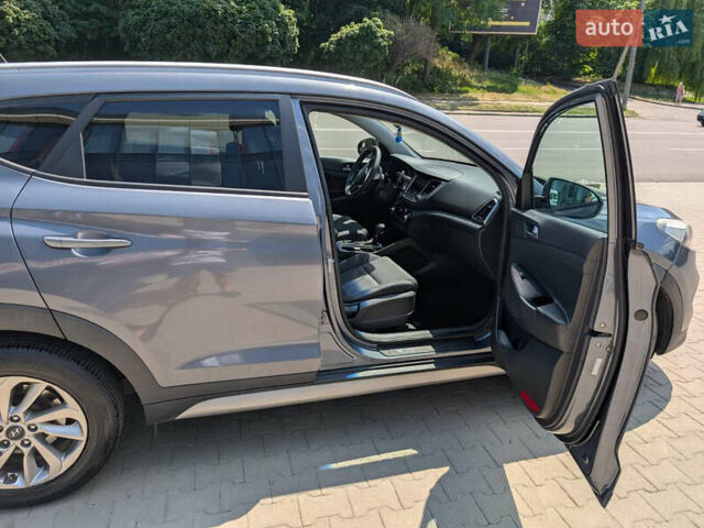 Сірий Хендай Туксон, об'ємом двигуна 1.98 л та пробігом 120 тис. км за 15500 $, фото 9 на Automoto.ua