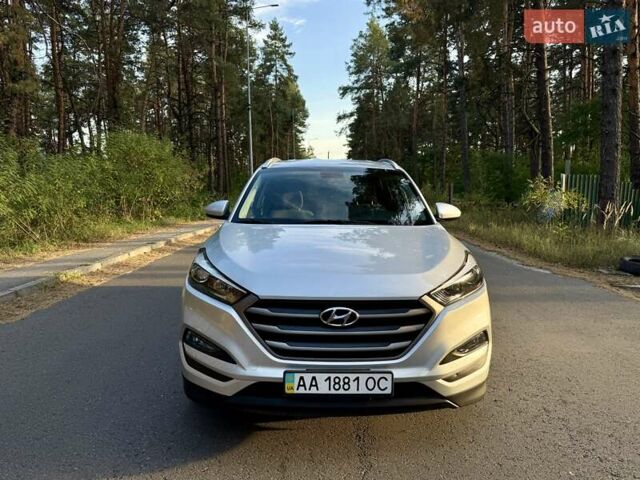 Серый Хендай Туксон, объемом двигателя 2 л и пробегом 58 тыс. км за 17500 $, фото 1 на Automoto.ua