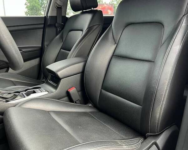 Серый Хендай Туксон, объемом двигателя 1.7 л и пробегом 110 тыс. км за 15490 $, фото 41 на Automoto.ua