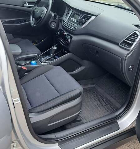 Серый Хендай Туксон, объемом двигателя 1.59 л и пробегом 57 тыс. км за 17300 $, фото 8 на Automoto.ua