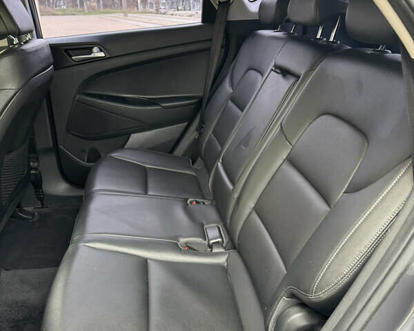 Серый Хендай Туксон, объемом двигателя 2 л и пробегом 183 тыс. км за 16400 $, фото 40 на Automoto.ua