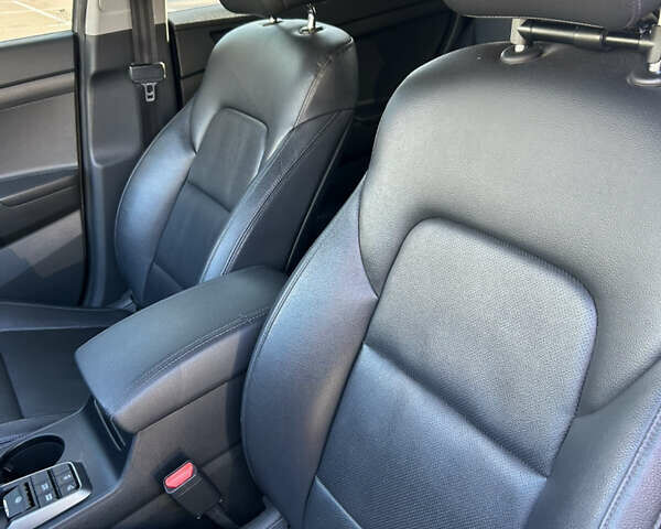 Серый Хендай Туксон, объемом двигателя 1.69 л и пробегом 184 тыс. км за 17000 $, фото 6 на Automoto.ua