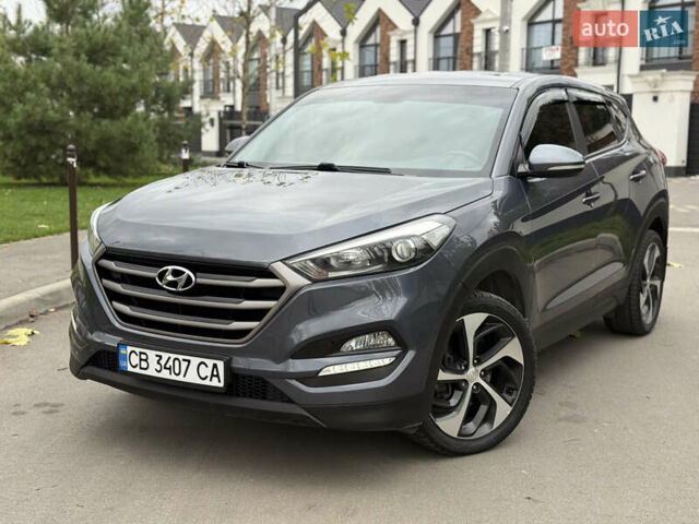 Серый Хендай Туксон, объемом двигателя 2 л и пробегом 195 тыс. км за 15000 $, фото 1 на Automoto.ua