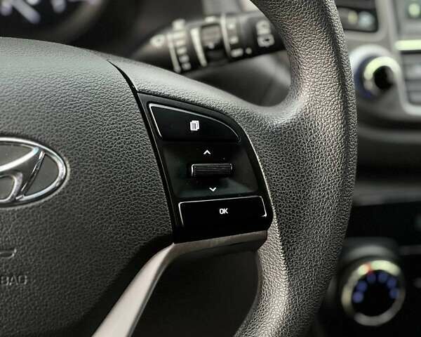 Серый Хендай Туксон, объемом двигателя 1.7 л и пробегом 110 тыс. км за 15490 $, фото 29 на Automoto.ua