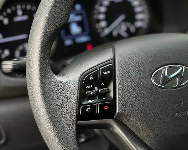 Серый Хендай Туксон, объемом двигателя 1.7 л и пробегом 110 тыс. км за 15490 $, фото 26 на Automoto.ua