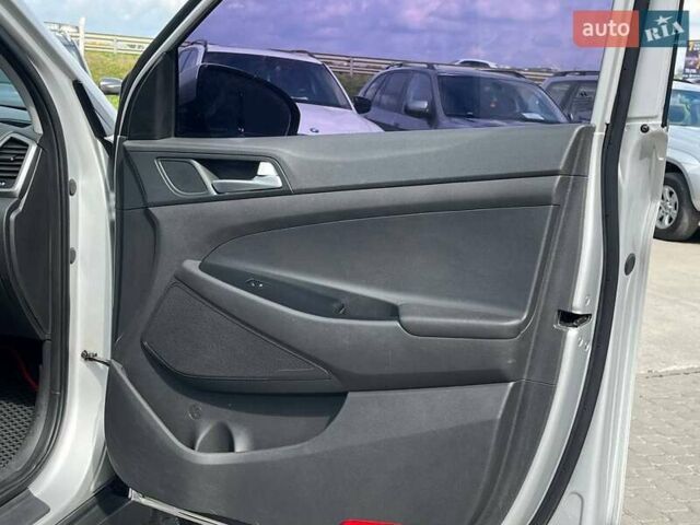 Сірий Хендай Туксон, об'ємом двигуна 1.7 л та пробігом 199 тис. км за 16740 $, фото 2 на Automoto.ua