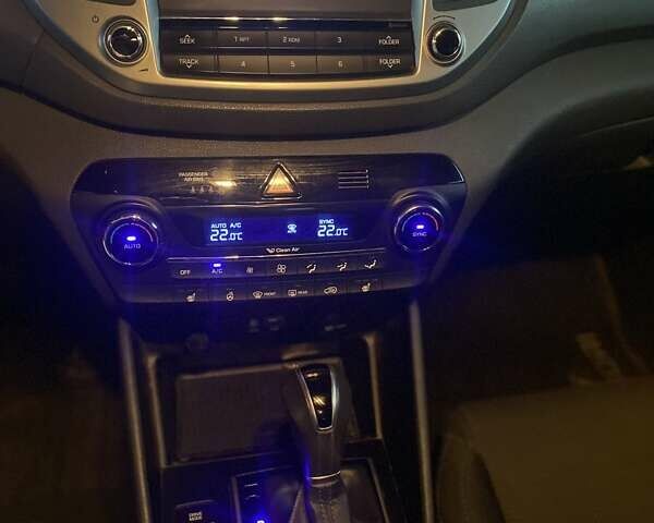 Серый Хендай Туксон, объемом двигателя 2 л и пробегом 158 тыс. км за 15999 $, фото 13 на Automoto.ua