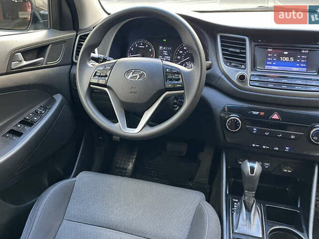 Серый Хендай Туксон, объемом двигателя 2 л и пробегом 125 тыс. км за 15600 $, фото 11 на Automoto.ua