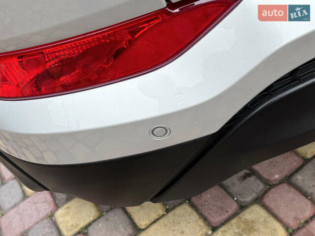 Серый Хендай Туксон, объемом двигателя 2 л и пробегом 85 тыс. км за 19500 $, фото 5 на Automoto.ua