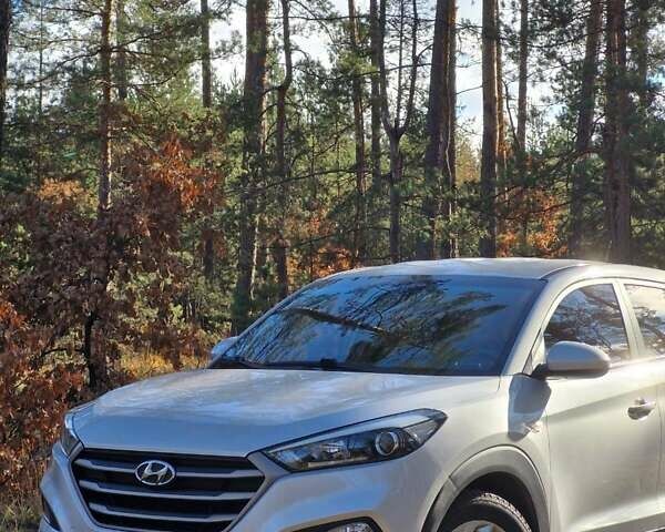 Сірий Хендай Туксон, об'ємом двигуна 1.69 л та пробігом 193 тис. км за 16500 $, фото 4 на Automoto.ua