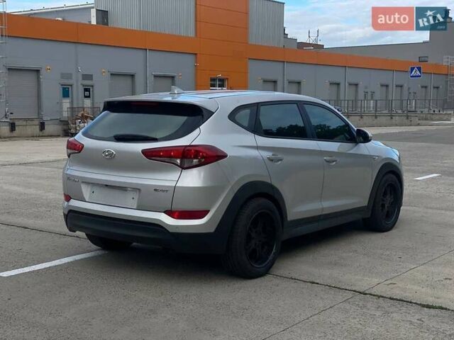Серый Хендай Туксон, объемом двигателя 1.7 л и пробегом 99 тыс. км за 15490 $, фото 6 на Automoto.ua