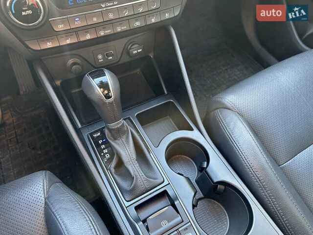 Хендай Туксон 2016 в Киеве на Automoto.ua Серый Хендай Туксон, объемом двигателя 2 л и пробегом 126 тыс. км за 21500 $, фото 15 на Automoto.ua