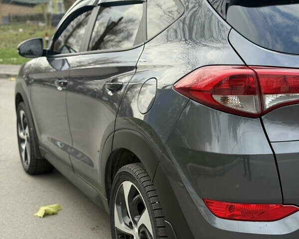 Серый Хендай Туксон, объемом двигателя 2 л и пробегом 195 тыс. км за 15000 $, фото 8 на Automoto.ua