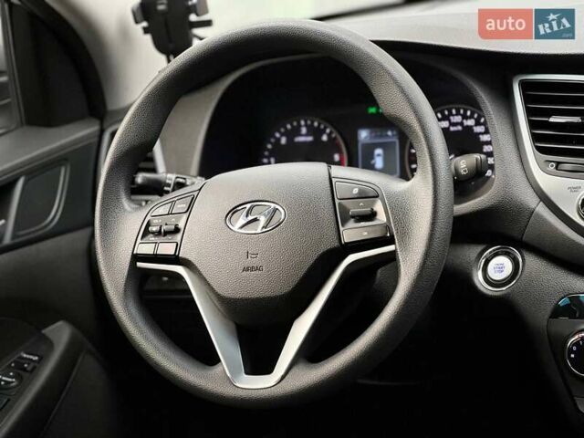 Серый Хендай Туксон, объемом двигателя 1.7 л и пробегом 110 тыс. км за 15490 $, фото 47 на Automoto.ua