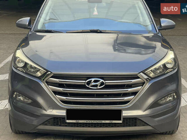 Серый Хендай Туксон, объемом двигателя 2 л и пробегом 125 тыс. км за 15600 $, фото 2 на Automoto.ua