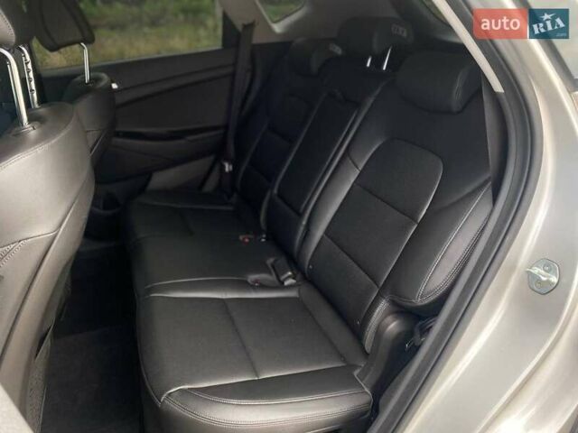 Серый Хендай Туксон, объемом двигателя 1.7 л и пробегом 99 тыс. км за 15490 $, фото 16 на Automoto.ua