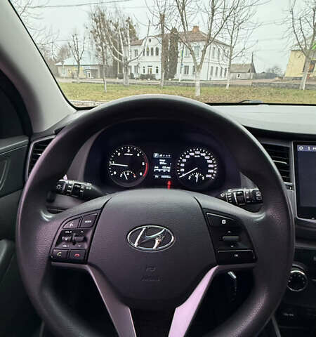 Сірий Хендай Туксон, об'ємом двигуна 2 л та пробігом 206 тис. км за 16000 $, фото 11 на Automoto.ua