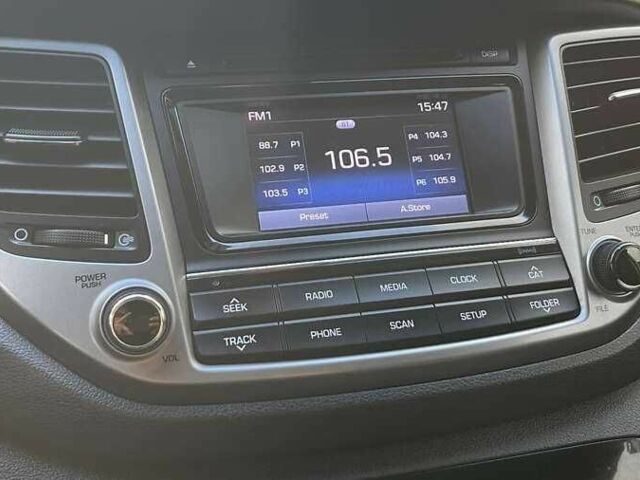 Сірий Хендай Туксон, об'ємом двигуна 2 л та пробігом 125 тис. км за 13600 $, фото 12 на Automoto.ua