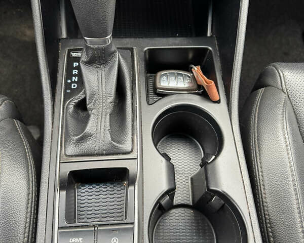 Серый Хендай Туксон, объемом двигателя 2 л и пробегом 183 тыс. км за 16400 $, фото 44 на Automoto.ua