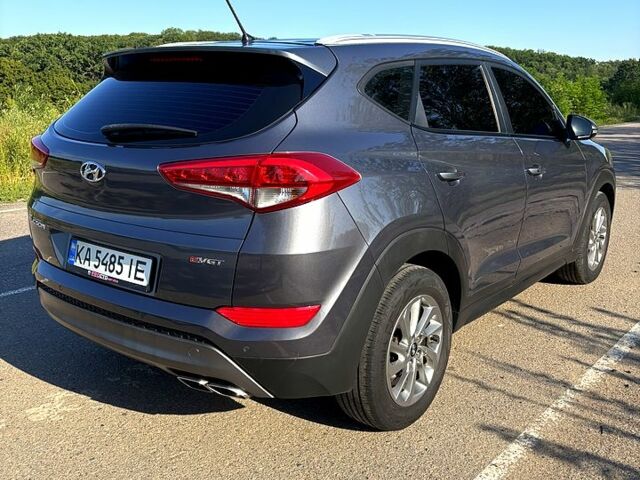 Сірий Хендай Туксон, об'ємом двигуна 2 л та пробігом 186 тис. км за 18200 $, фото 3 на Automoto.ua