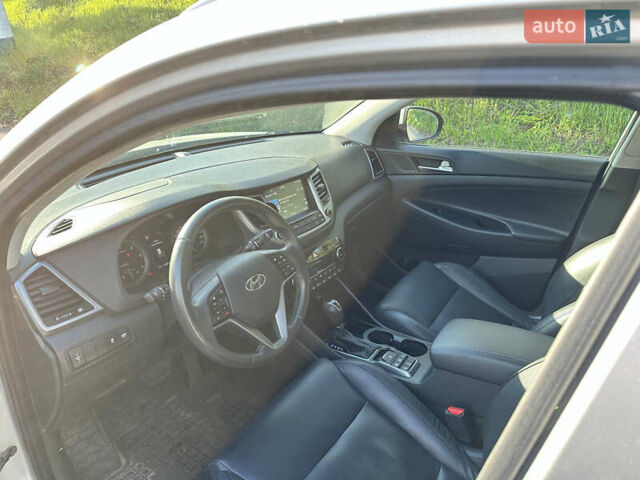 Хендай Туксон 2016 в Киеве на Automoto.ua Серый Хендай Туксон, объемом двигателя 2 л и пробегом 126 тыс. км за 21500 $, фото 11 на Automoto.ua