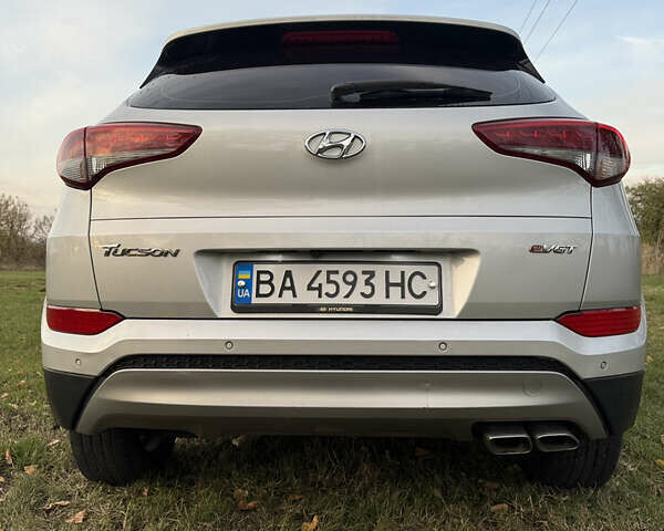 Хендай Туксон 2016 в Кропивницком (Кировограде) на Automoto.ua Серый Хендай Туксон, объемом двигателя 2 л и пробегом 185 тыс. км за 20000 $, фото 6 на Automoto.ua