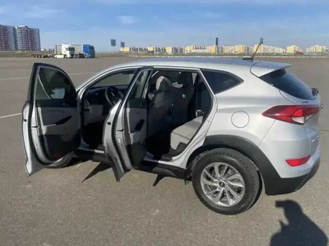 Хендай Туксон 2016 в Ивано-Франковске на Automoto.ua Серый Хендай Туксон, объемом двигателя 2 л и пробегом 125 тыс. км за 11000 $, фото 20 на Automoto.ua