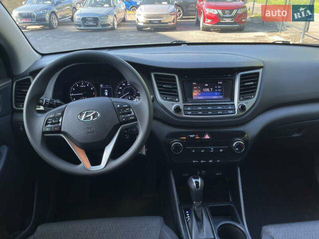 Сірий Хендай Туксон, об'ємом двигуна 2 л та пробігом 93 тис. км за 14300 $, фото 13 на Automoto.ua