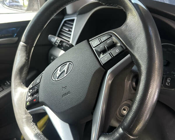 Серый Хендай Туксон, объемом двигателя 2 л и пробегом 166 тыс. км за 20500 $, фото 12 на Automoto.ua