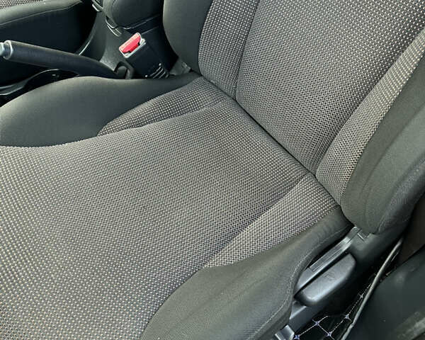 Серый Хендай Туксон, объемом двигателя 2 л и пробегом 192 тыс. км за 7777 $, фото 19 на Automoto.ua