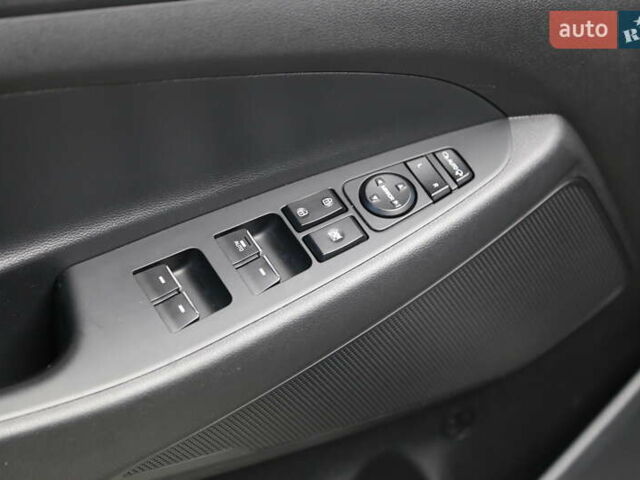 Серый Хендай Туксон, объемом двигателя 2 л и пробегом 126 тыс. км за 19400 $, фото 24 на Automoto.ua