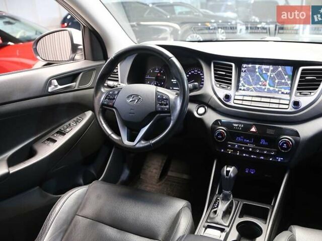 Серый Хендай Туксон, объемом двигателя 2 л и пробегом 126 тыс. км за 19400 $, фото 12 на Automoto.ua