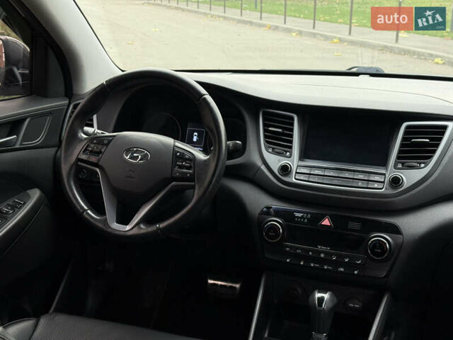 Серый Хендай Туксон, объемом двигателя 2 л и пробегом 195 тыс. км за 15000 $, фото 11 на Automoto.ua