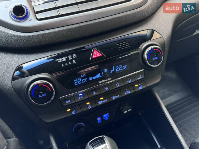 Серый Хендай Туксон, объемом двигателя 2 л и пробегом 85 тыс. км за 19500 $, фото 17 на Automoto.ua