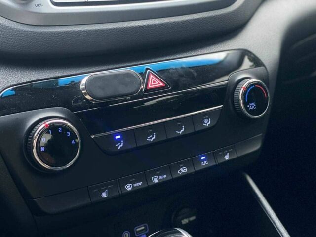 Серый Хендай Туксон, объемом двигателя 1.7 л и пробегом 99 тыс. км за 15500 $, фото 19 на Automoto.ua