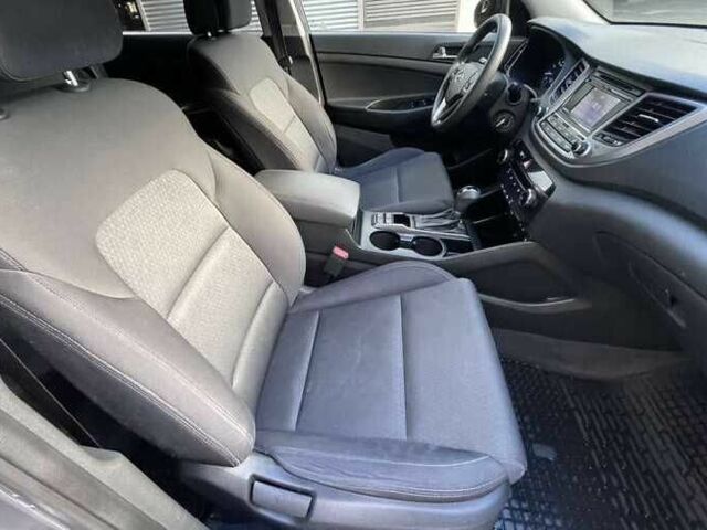 Сірий Хендай Туксон, об'ємом двигуна 2 л та пробігом 125 тис. км за 13600 $, фото 17 на Automoto.ua