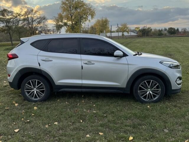 Хендай Туксон 2016 в Кропивницком (Кировограде) на Automoto.ua Серый Хендай Туксон, объемом двигателя 2 л и пробегом 185 тыс. км за 20000 $, фото 4 на Automoto.ua