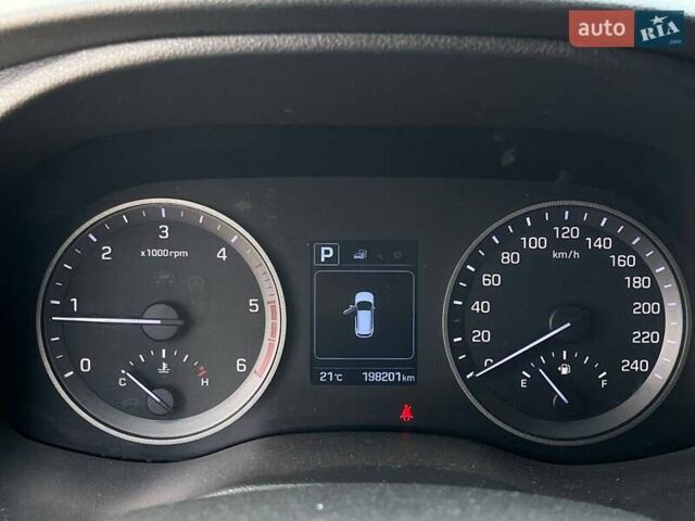 Сірий Хендай Туксон, об'ємом двигуна 1.7 л та пробігом 199 тис. км за 16740 $, фото 26 на Automoto.ua