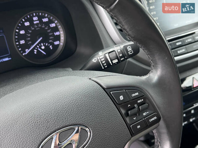 Серый Хендай Туксон, объемом двигателя 1.6 л и пробегом 188 тыс. км за 15990 $, фото 28 на Automoto.ua