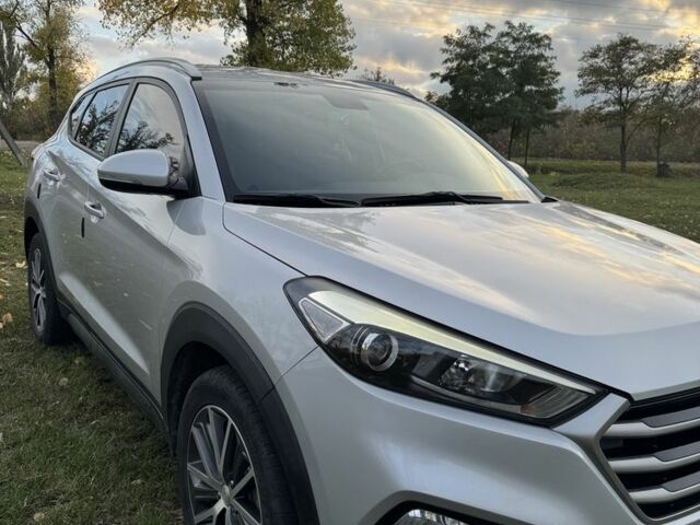 Хендай Туксон 2016 в Кропивницком (Кировограде) на Automoto.ua Серый Хендай Туксон, объемом двигателя 2 л и пробегом 185 тыс. км за 20000 $, фото 7 на Automoto.ua