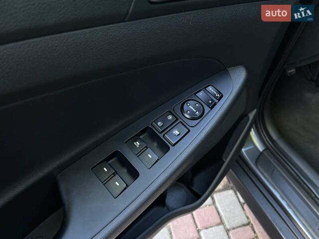 Сірий Хендай Туксон, об'ємом двигуна 2 л та пробігом 93 тис. км за 14300 $, фото 6 на Automoto.ua