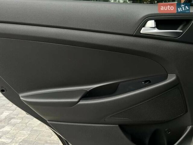 Серый Хендай Туксон, объемом двигателя 1.7 л и пробегом 110 тыс. км за 15990 $, фото 40 на Automoto.ua