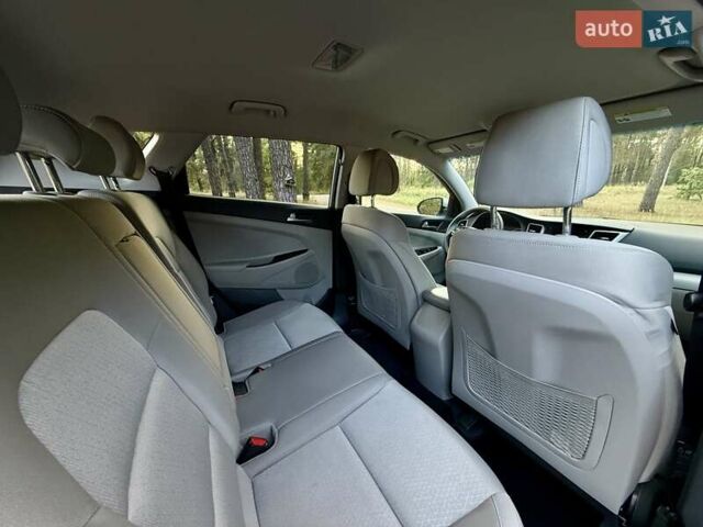 Серый Хендай Туксон, объемом двигателя 2 л и пробегом 58 тыс. км за 17500 $, фото 18 на Automoto.ua