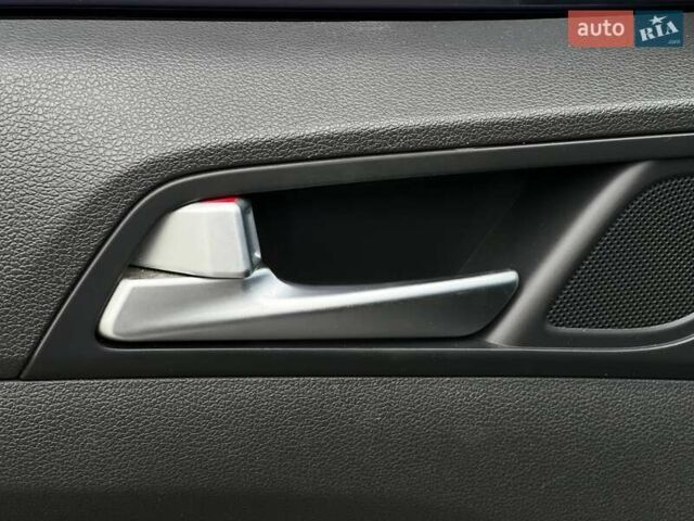Хендай Туксон 2016 в Киеве на Automoto.ua Серый Хендай Туксон, объемом двигателя 1.7 л и пробегом 134 тыс. км за 15990 $, фото 16 на Automoto.ua