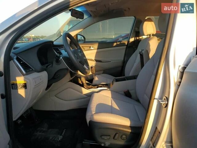 Серый Хендай Туксон, объемом двигателя 2 л и пробегом 111 тыс. км за 2400 $, фото 6 на Automoto.ua